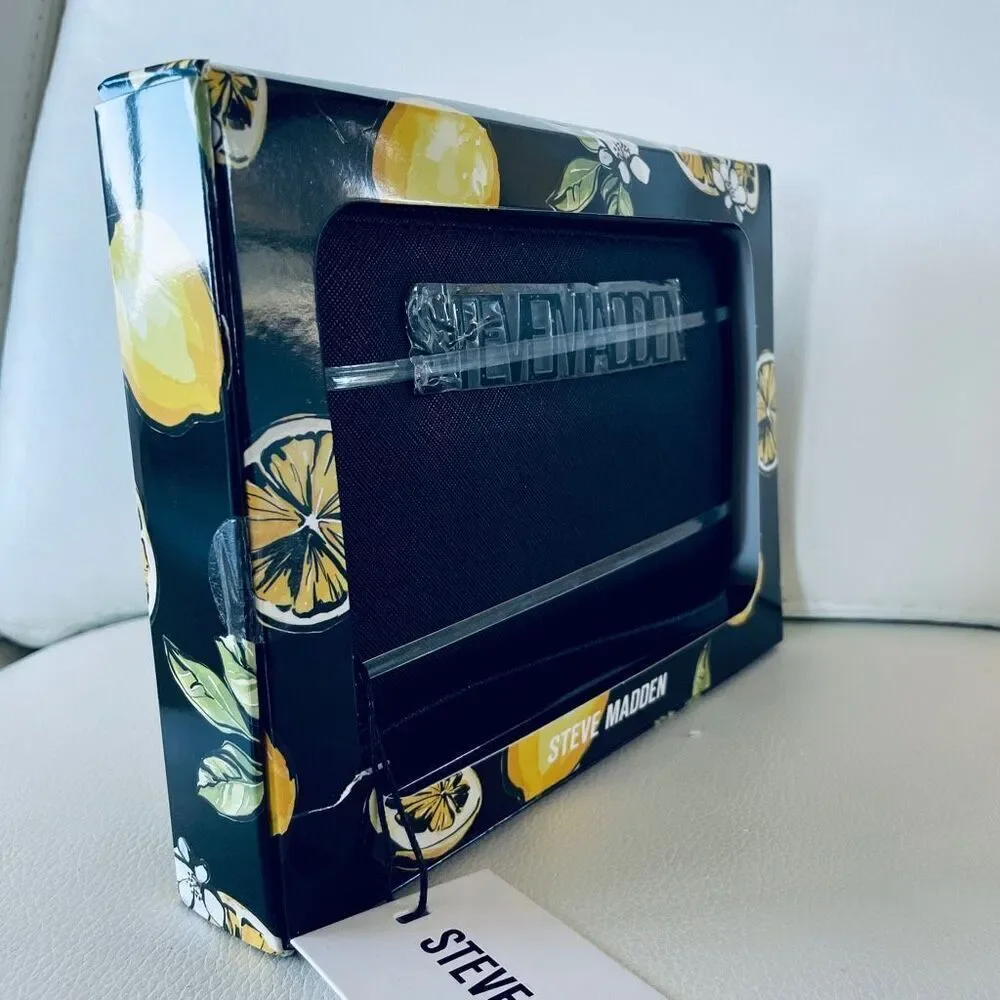 NWT Gorgeous Steve Madden bzipeee Black Zip All Around Wristlet Wallet Lemon box